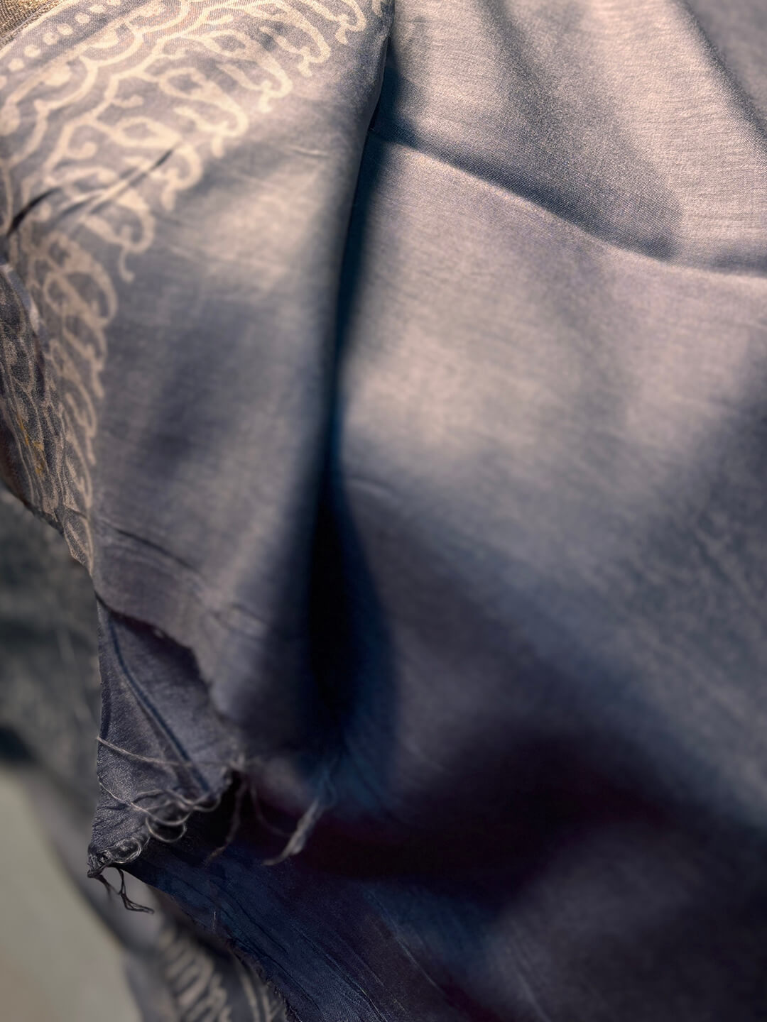 SILVER GREY CREPE SILK FLORAL PRINT SAREE