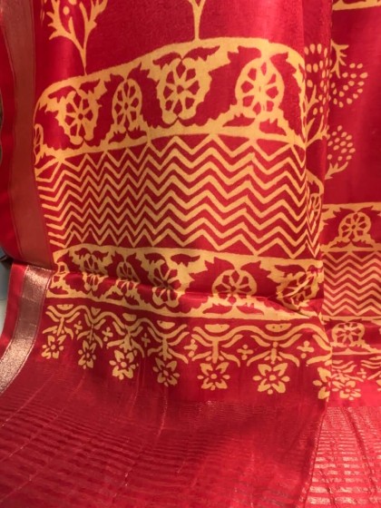 RED ETHNIC PRINT CREPE SILK SAREE