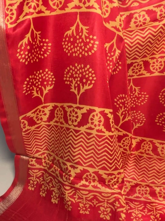 RED ETHNIC PRINT CREPE SILK SAREE