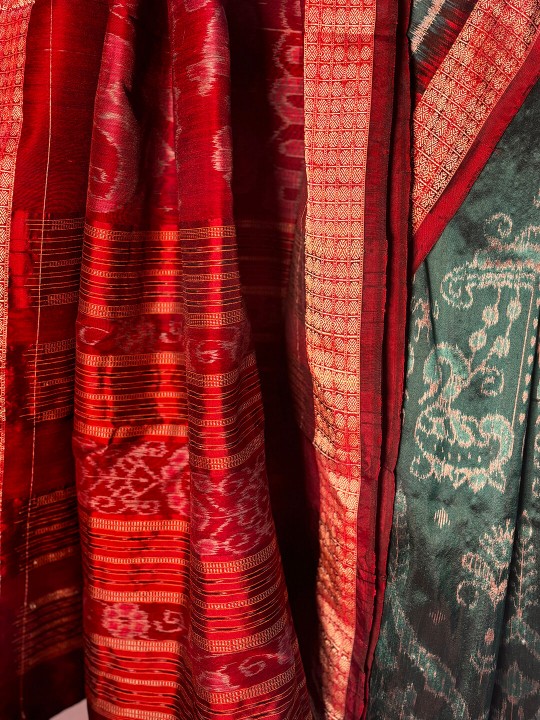 HANDWOVEN GREEN AND RED SAMBALPURI PATA SAREE