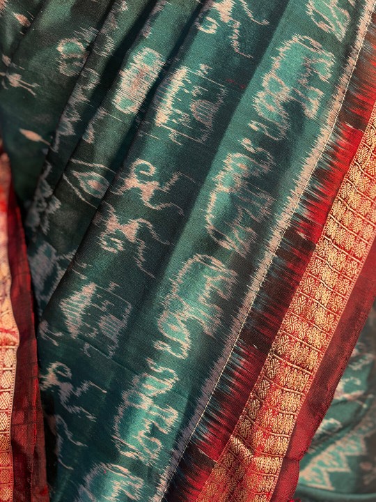 HANDWOVEN GREEN AND RED SAMBALPURI PATA SAREE