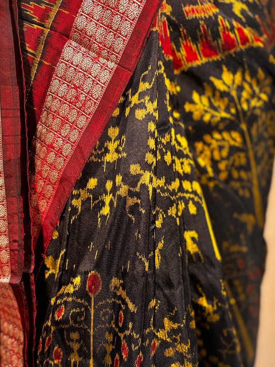 HANDWOVEN BLACK AND GOLDEN SAMBALPURI PATA SAREE